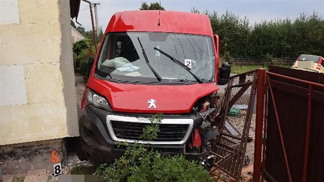 V Broumovsk ulici v Nchod bouralo osobn auto a dodvka (7. 9. 2020).