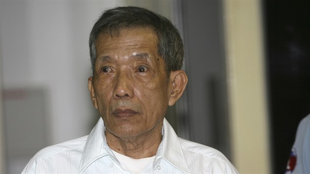Nkdej velitel neblaze proslul kambodsk vznice S-21 Kang Kek Ieu. Byl prvnm pedstavitelem reimu Rudch Khmer, kterho odsoudil Mezinrodn trestn tribunl pro Kambodu. (30. bezna 2020)