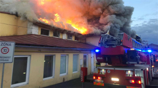 Požár papírny v Košťanech na Teplicku (4. září 2020)