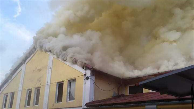 Požár papírny v Košťanech na Teplicku (4. září 2020)
