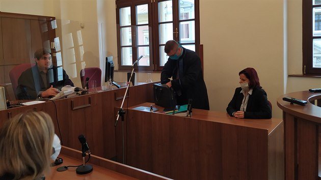 Zdravotní sestra Klára Vtelenská u děčínského soudu. (1. září 2020)