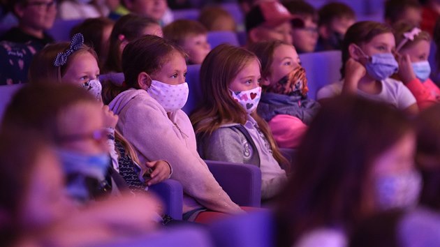 Kvůli pandemii koronaviru doprovázela loňský ročník mezinárodního festivalu filmů pro děti a mládež ve Zlíně přísnější hygienická opatření. 