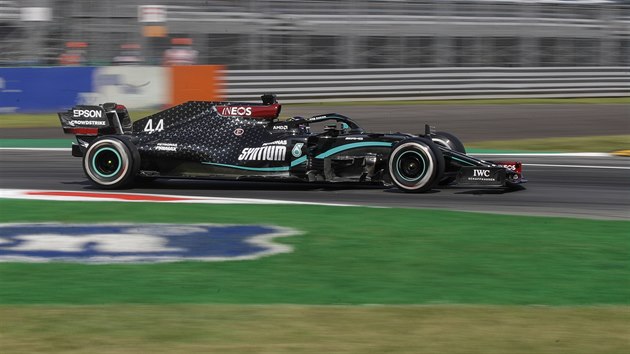 Lewis Hamilton z Mercedesu v trninku na Velkou cenu Itlie F1.