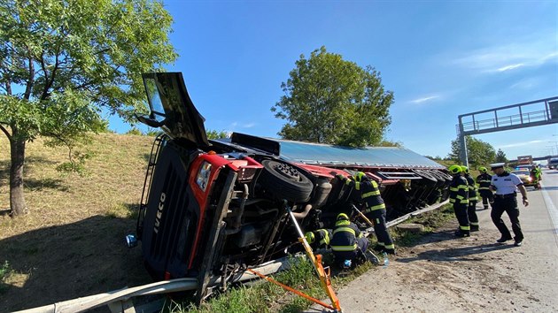 P�evr�cen� kamion s n�poji na Pra�sk�m okruhu. (3.9.2020)