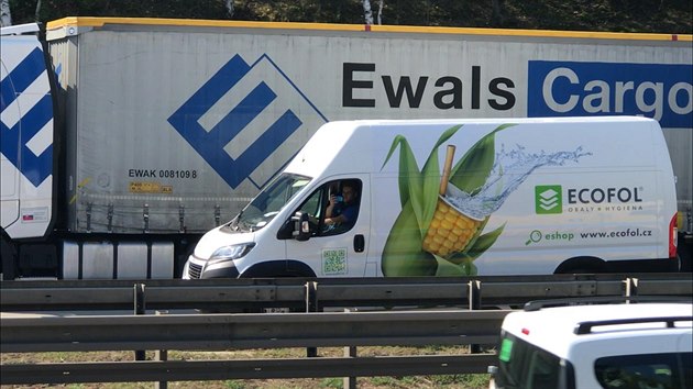 P�evr�cen� kamion s n�poji na Pra�sk�m okruhu. (3.9.2020)