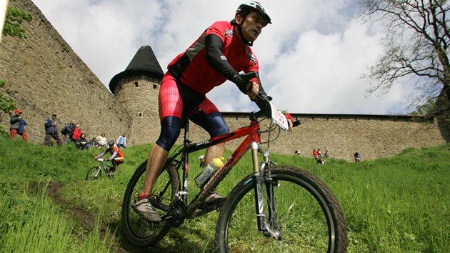 Author Šela Marathon patří už řadu let mezi nejpopulárnější bikerské akce v Olomouckém kraji. Mimo jiné i díky atraktivním prostředí hradu Helfštýna a okolí (snímek z jednoho z dřívějších ročníků).