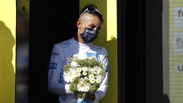 Egan Bernal udrel i po 10. etap Tour de France bl trikot.