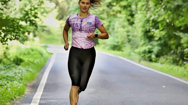 Eliška Gregorová patří k nejlepším českým triatletkám v kategorii do 24 let, se sportem přitom profesionálně začala teprve v roce 2017.