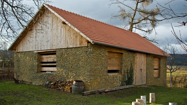 e to funguje a vydr, je vidt na dom a stodole, kter zde stoj u od roku 1840. 