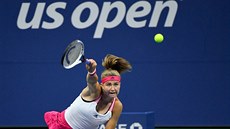 Karolína Muchová podává v prvním kole US Open.