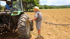 Zimbwawský farmá Robert Smart dostal svou pdu zpt ji v roce 2017, krátce...