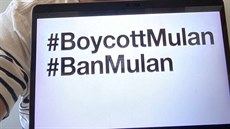 Aktivista Joshua Wong s výzvou k bojkotu filmu Mulan. (5. záí 2020)