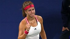 Karolína Muchová se povzbuzuje v osmifinále US Open.