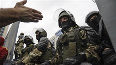 Policie pi protestech v bloruském Minsku (6. záí 2020)