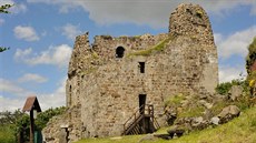 Pimda je jedním z prvních kamenných hrad u nás.