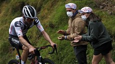 Diváci bhem 9. etapy Tour de France povzbuzují v úniku jedoucího výcara Marka...
