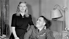 F/Lt Jan Gellner DFC s manželkou Hertou v Ottawě (5. prosince 1942)