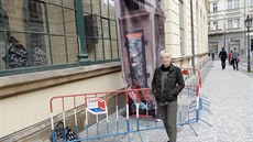 Eva Heyd u meteorologického sloupku na Masary�ce