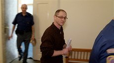 Obžaloby zproštěný Jurij Krajvskij odchází z jednací síně Městského soudu v...