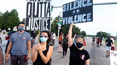 Protesty proti policejnímu násilí v Lafayette po zastelení ernocha Trayforda...