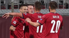 �e�tí fotbalisté se radují z rychlého vedení nad Skotskem. Zajistil ho gólem...