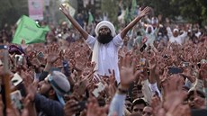 Tisíce muslim prostestovaly v Pákistánu proti zveejnní karikatury proroka...