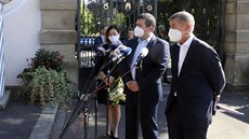Premiér Andrej Babiš a ministr vnitra Jan Hamáček vystoupili na tiskové...