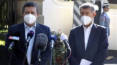 Premiér Andrej Babi a ministr vnitra Jan Hamáek vystoupili na tiskové...