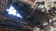 Vyhořelá budova v ulici Boženy Němcové ve Vejprtech.