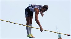Armand Duplantis v sout�i ty�ka�� p�i Diamantové lize v Lausanne.