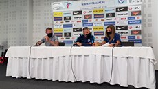 Juraj Kucka (vlevo) a Pavel Hapal na tiskov konferenci slovensk reprezentace.