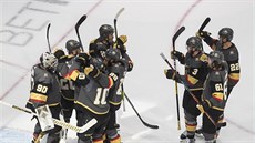 Hokejisté Vegas Golden Knights slaví postup do finále Západní konference.