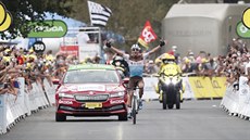 Nans Peters projd vtzn clem 8. etapy Tour de France.