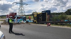 Dálnici D8 na Mlnicku zablokovala nehoda nákladního auta a dodávky. (2.9.2020)