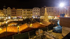 Olomoucké vánoní trhy kadoron lákají davy lidí, na snímku zahájení tch...