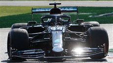 Lewis Hamilton z Mercedesu na okruhu v italské Monze