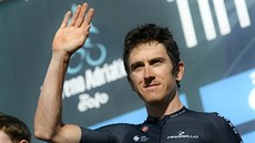 Geraint Thomas mává divákm na Tirreno-Adriatico.