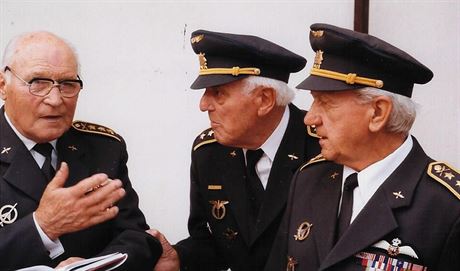 Petr Uruba (vlevo) v debat s Ladislavem Zadroblkem a Emilem Bokem v...