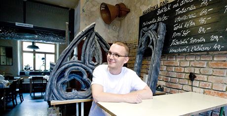 Filip Dvoák je autorem nové výstavy v liberecké hospod Labský zámek.