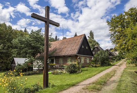 Lií vrch: Klasické roubené chalupy s opeovávanými zahrádkami a devnými...