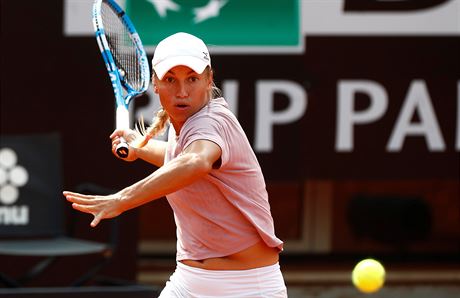Kazaská tenistka Julia Putincevová v duelu se Simonou Halepovou.