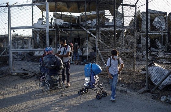 Tábor Moria na eckém ostrov Lesbos zdevastoval poár. (9. záí 2020)