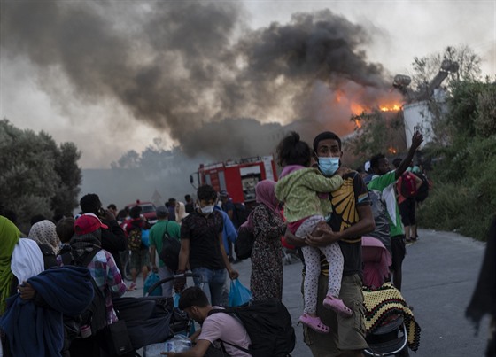 Tábor Moria na eckém ostrov Lesbos zdevastoval poár. (9. záí 2020)