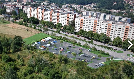 Plocha po nedostavném obchodním centru dnes slouí jako parkovit a discgolfové hit.