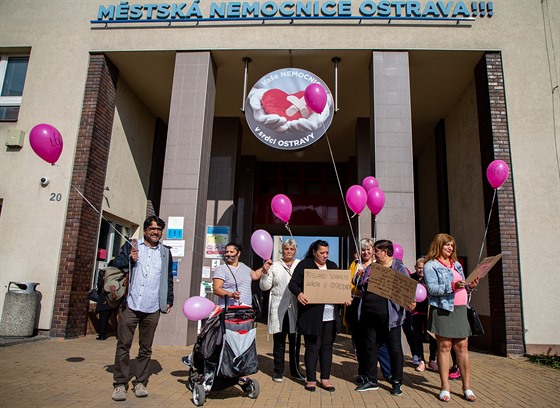 Ostravský protest �en a romského aktivisty Kumara Vishwanathana kv�li...