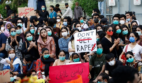 V několika pákistánských městech se v sobotu konaly druhým dnem demonstrace...