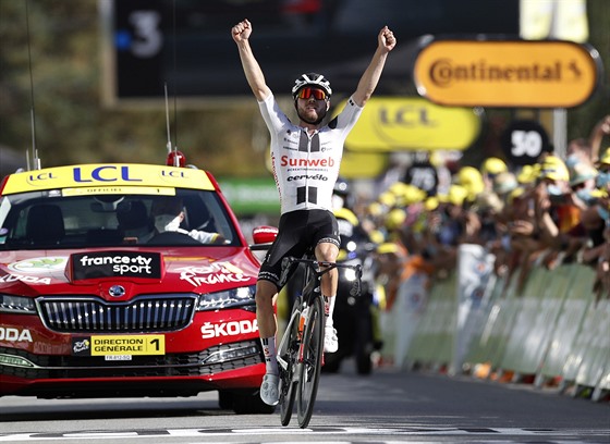 JE TO TAM. Marc Hirschi se raduje z vítzství ve 12. etap Tour de France.