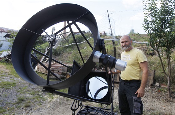 Podle wikipedického žebříčku je nový Mirčevův dalekohled s průměrem zrcadla 515...