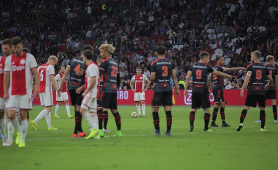 Fotbalisté Emmenu v souboji s Ajaxem Amsterdam - ilustraní foto. 