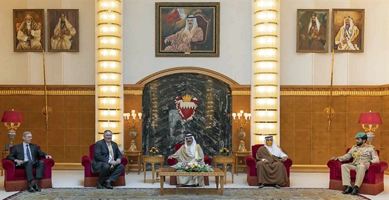 Spojené státy americké jednaly s bahrajnským králem o moném navázání vztah...